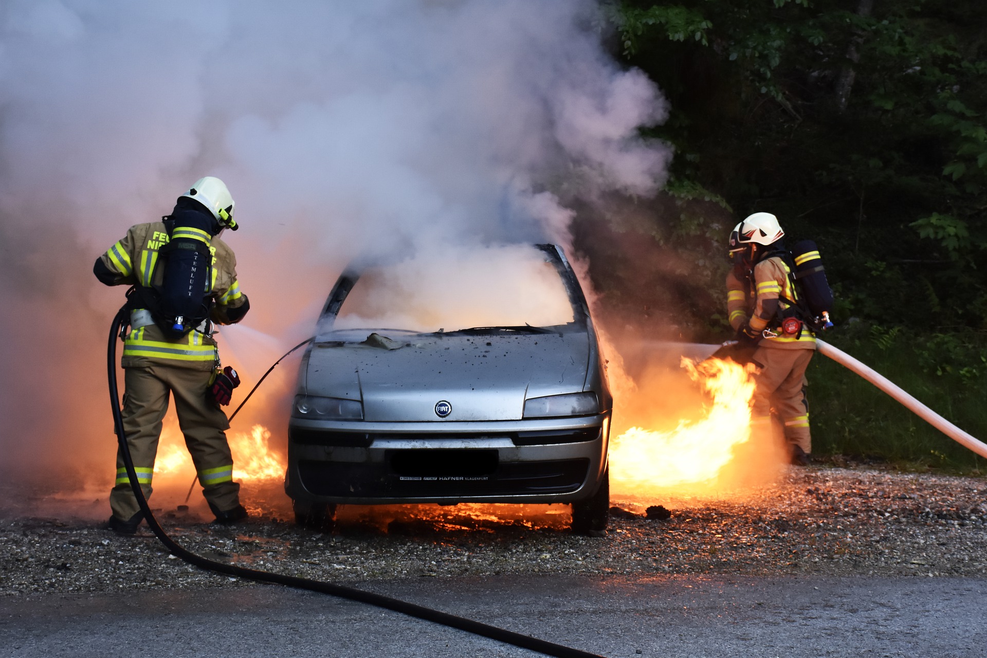 Symbolbild - Fahrzeugbrand